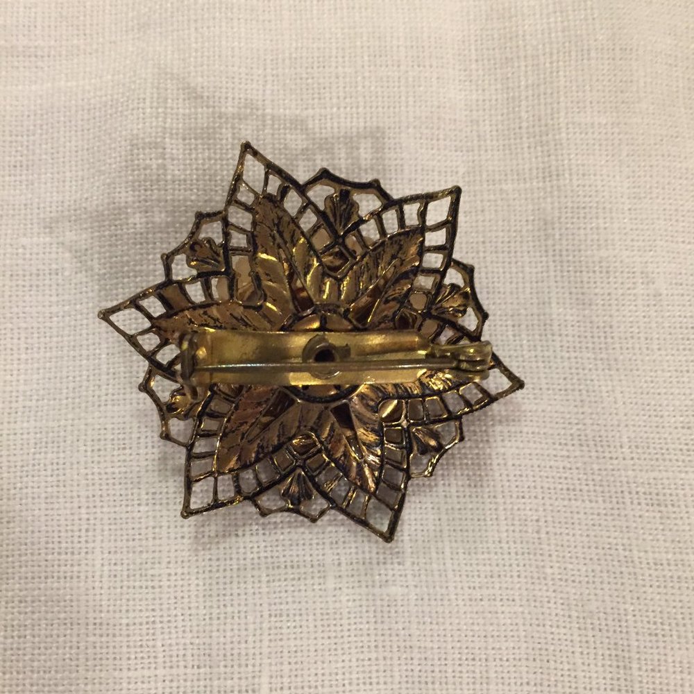 Vintage multi-layered and colored brass pin - Picture 7 of 7